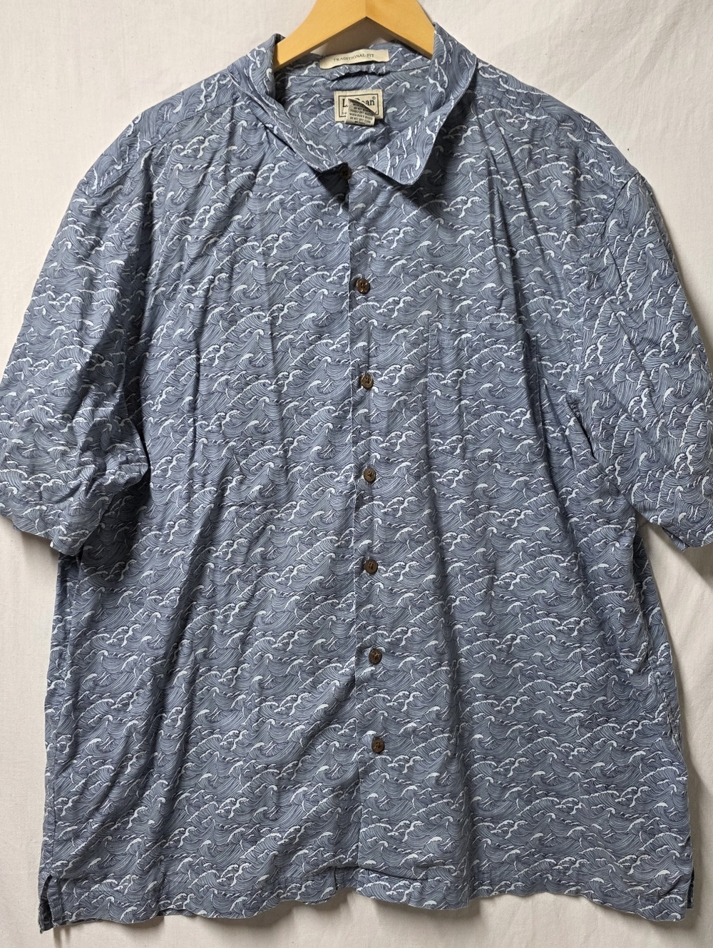 LL BEAN BLUE WAVES TRADITIONAL FIT COTTON BUTTON UP SHORT SLEEVE SHIRT XL